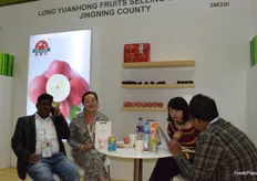 Mrs Ma Caixia (2nd from left) from Long Yuan Hong Fruits Selling Co., Ltd. Jingning County is receiving visitors from India.